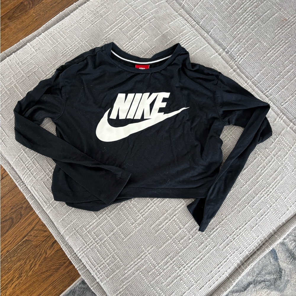 Nike Black and White Long sleeve crop top